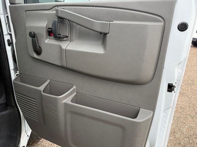 2018 Chevrolet EXPRESS G3500 14FT Box LIFTGATE V8 | Canton, Ohio | Ohio Auto Warehouse LLC 2018 Chevrolet EXPRESS G3500 14FT Box LIFTGATE V8 | Canton, Ohio | Ohio Auto Warehouse LLC