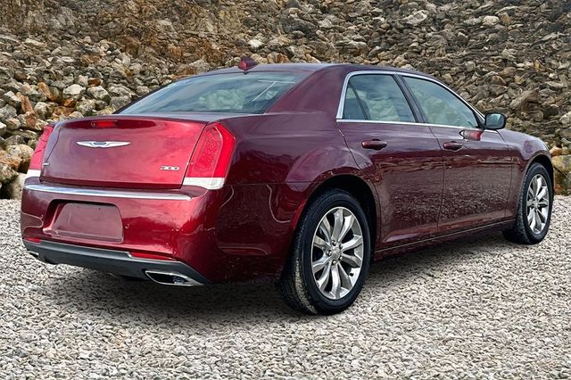 2018 Chrysler 300 Touring L
