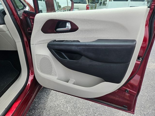 2018 Chrysler Pacifica Limited Wheelchair Van Handicap Ramp Van
