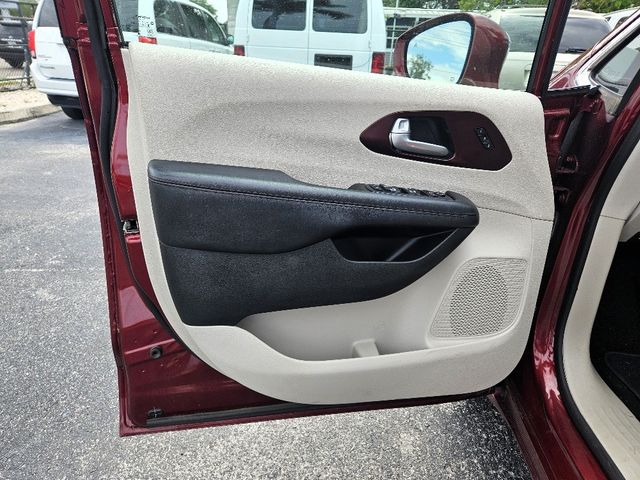 2018 Chrysler Pacifica Limited Wheelchair Van Handicap Ramp Van
