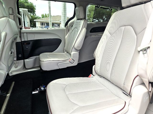 2018 Chrysler Pacifica Limited Wheelchair Van Handicap Ramp Van
