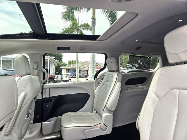 2018 Chrysler Pacifica Limited Wheelchair Van Handicap Ramp Van