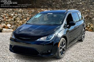 2018 Chrysler Pacifica Touring Plus | Naugatuck, Connecticut | A Better Way Wholesale Autos-CT in Naugatuck, Connecticut 06770