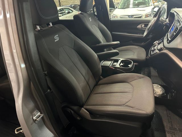 2018 Chrysler Pacifica Touring Plus | Van Nuys, CA | Stellar Auto INC.