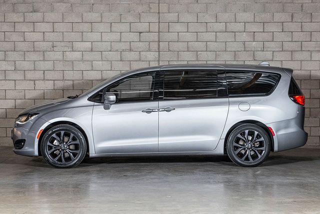 2018 Chrysler Pacifica Touring Plus | Van Nuys, CA | Stellar Auto INC.