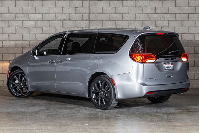 2018 Chrysler Pacifica Touring Plus | Van Nuys, CA | Stellar Auto INC.