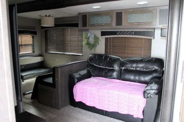 2018 Crur  5TH WHEEL - Ledet's Auto Sales Gonzales, Louisiana 70737