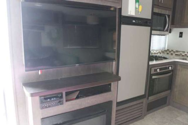 2018 Crur 5TH WHEEL - Ledet's Auto Sales Gonzales, Louisiana 70737 2018 Crur 5TH WHEEL - Ledet's Auto Sales Gonzales, Louisiana 70737