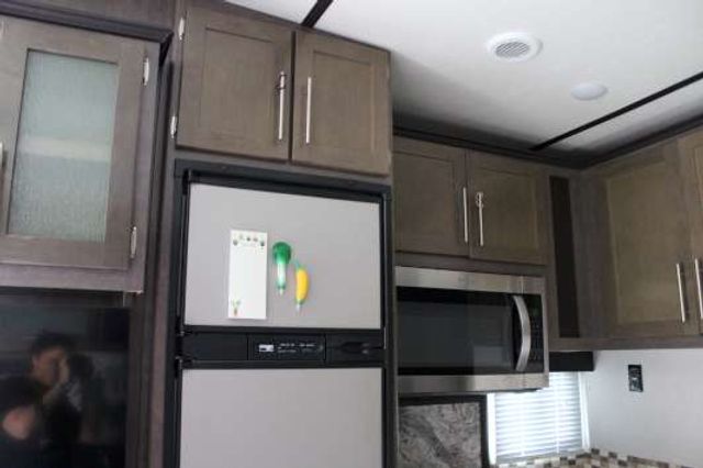 2018 Crur  5TH WHEEL - Ledet's Auto Sales Gonzales, Louisiana 70737