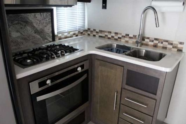 2018 Crur 5TH WHEEL - Ledet's Auto Sales Gonzales, Louisiana 70737 2018 Crur 5TH WHEEL - Ledet's Auto Sales Gonzales, Louisiana 70737