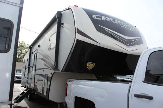 2018 Crur  5TH WHEEL - Ledet's Auto Sales Gonzales, Louisiana 70737