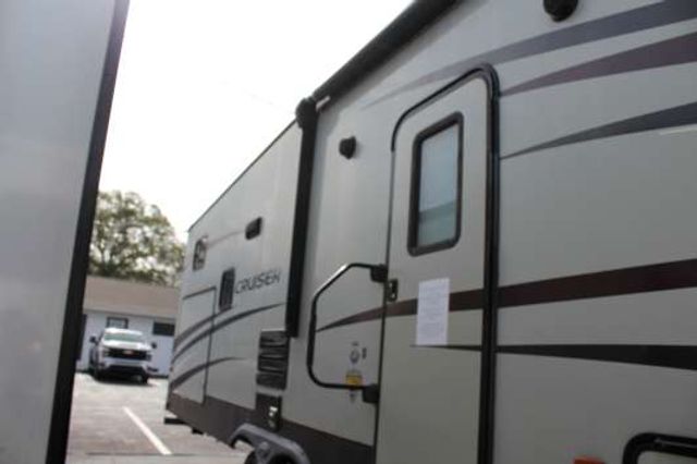 2018 Crur  5TH WHEEL - Ledet's Auto Sales Gonzales, Louisiana 70737