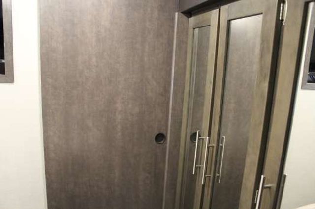 2018 Crur  5TH WHEEL - Ledet's Auto Sales Gonzales, Louisiana 70737