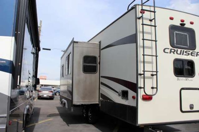 2018 Crur  5TH WHEEL - Ledet's Auto Sales Gonzales, Louisiana 70737