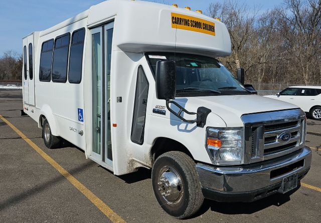 2018 Ford E-350 6 Wheelchair Bus