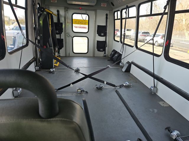 2018 Ford E-350 6 Wheelchair Bus