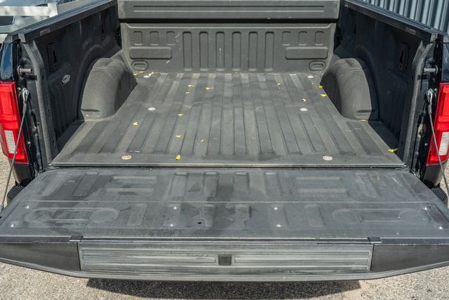 2018 Ford F-150 Platinum Crew Cab 4x4 / LUXURY / LOADED | Austin, TX | Rocky Mountain Truck Stop Austin 2018 Ford F-150 Platinum Crew Cab 4x4 / LUXURY / LOADED | Austin, TX | Rocky Mountain Truck Stop Austin