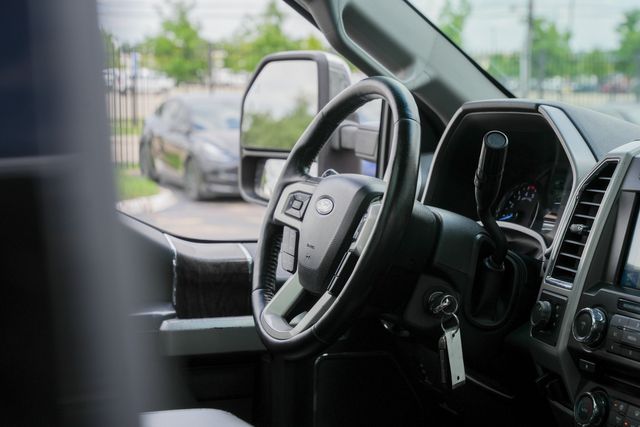 2018 Ford F-250 Super Duty Lariat CREW CAB FX4 / DIESEL 4WD | Dallas, TX | Rocky Mountain Truck Stop Dallas