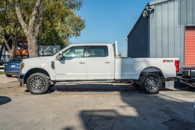2018 Ford F-350 Super Duty Lariat CREW CAB LONG BED FX4 / 4X4 CLEAN CARFAX | Austin, TX | Rocky Mountain Truck Stop Austin 2018 Ford F-350 Super Duty Lariat CREW CAB LONG BED FX4 / 4X4 CLEAN CARFAX | Austin, TX | Rocky Mountain Truck Stop Austin