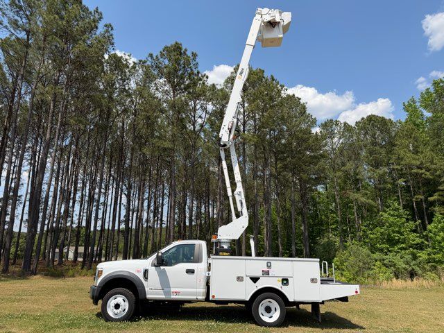 2018 Ford F-550 Super Duty with Altec AT-40G