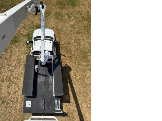 2018 Ford F-550 Super Duty with Altec AT-40G