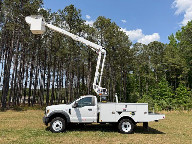 2018 Ford F-550 Super Duty with Altec AT-40G