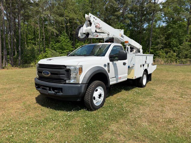 2018 Ford F-550 Super Duty with Altec AT-40G