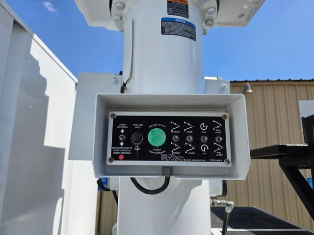 2018 Ford F550 4X4 ALTEC METRO FORESTRY DUMP ALTEC AT37G CHIPER BED 4X4 DIESEL | Irving, TX | Pinnacle Trucks 2018 Ford F550 4X4 ALTEC METRO FORESTRY DUMP ALTEC AT37G CHIPER BED 4X4 DIESEL | Irving, TX | Pinnacle Trucks