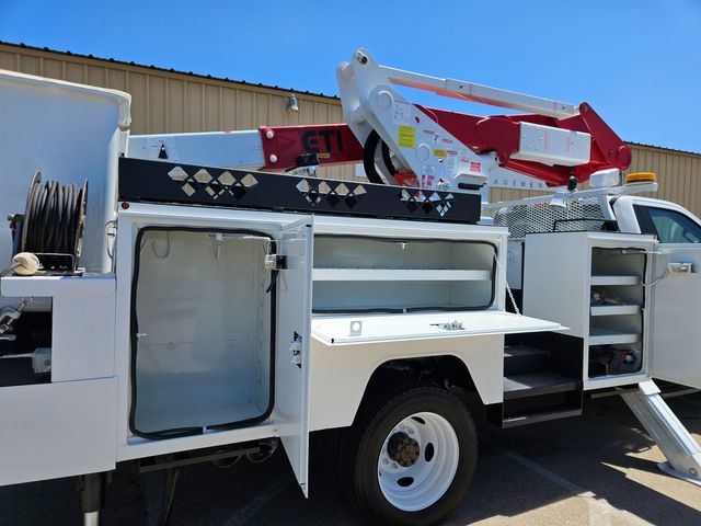 2018 Ford F550 4X4 ETI MH 37 IH BUCKET TRUCK TURBO DIESEL MATERIAL HANDLER TELESCOPING | Irving, TX | Pinnacle Trucks 2018 Ford F550 4X4 ETI MH 37 IH BUCKET TRUCK TURBO DIESEL MATERIAL HANDLER TELESCOPING | Irving, TX | Pinnacle Trucks