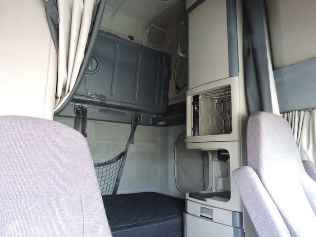 2018 Freightliner CA125 Sleeper