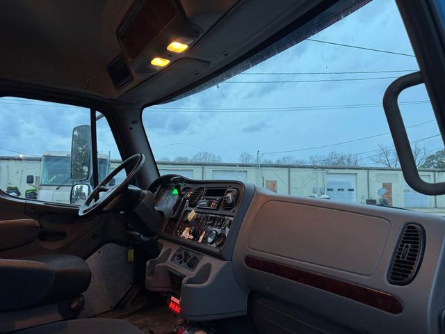 2018 Freightliner M-106