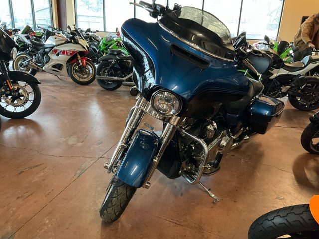 2018 Harley-Davidson Street Glide Base