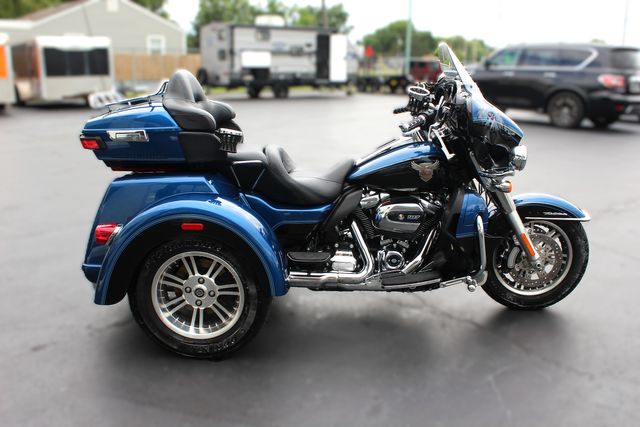 2018 Harley-Davidson Tri Glide Ultra 115th Anniversary FLHTCUTG Trike | Granite City, Illinois | MasterCars Company Inc. 2018 Harley-Davidson Tri Glide Ultra 115th Anniversary FLHTCUTG Trike | Granite City, Illinois | MasterCars Company Inc.