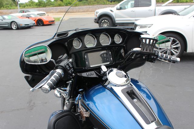 2018 Harley-Davidson Tri Glide Ultra 115th Anniversary FLHTCUTG Trike | Granite City, Illinois | MasterCars Company Inc. 2018 Harley-Davidson Tri Glide Ultra 115th Anniversary FLHTCUTG Trike | Granite City, Illinois | MasterCars Company Inc.