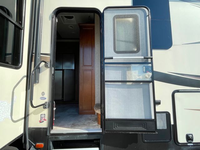 2018 Heartland Bighorn 3160EL Fifth Wheel