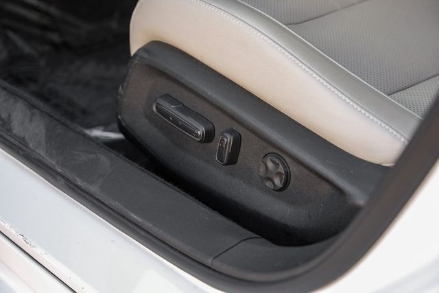 2018 Honda Accord Touring HUD Memory Heated/Cooled Seats Nav Sunroof 2018 Honda Accord Touring HUD Memory Heated/Cooled Seats Nav Sunroof