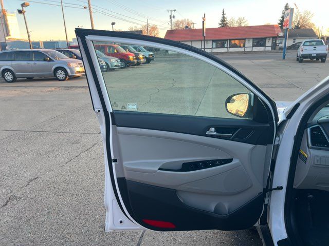 2018 Hyundai TUCSON SE | Dickinson, ND | Heiser Motors