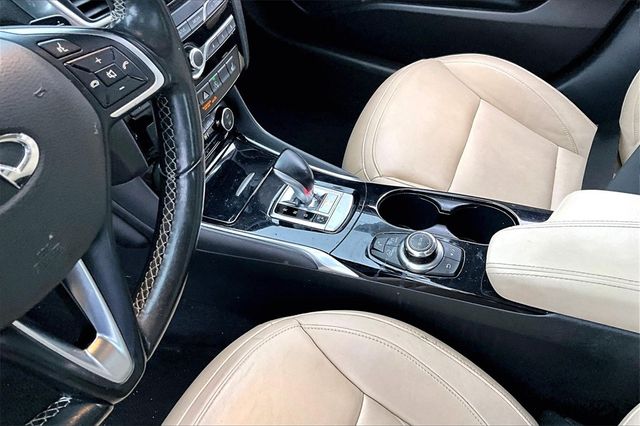 2018 INFINITI QX30 Luxury