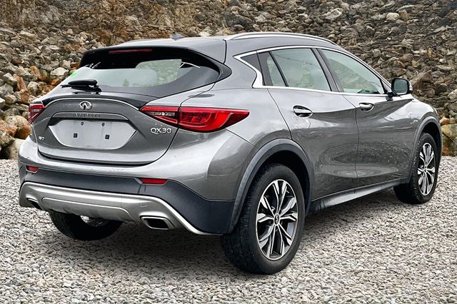 2018 INFINITI QX30 Luxury