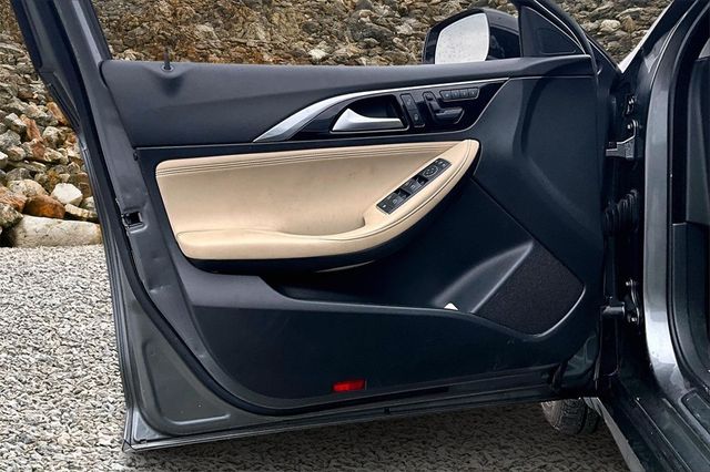 2018 INFINITI QX30 Luxury