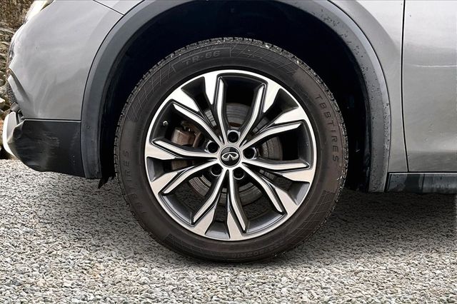 2018 INFINITI QX30 Luxury