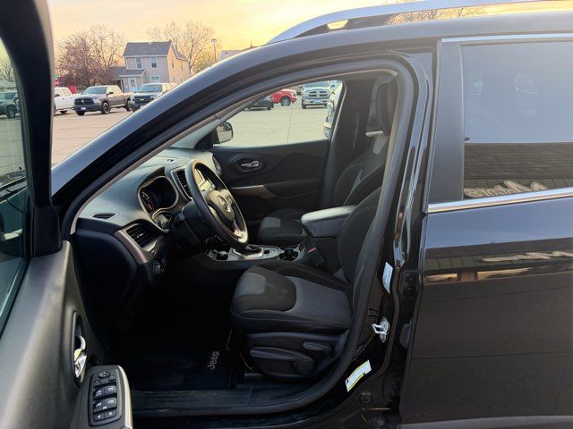2018 Jeep Cherokee Latitude ONLY 70,000 Miles | Dickinson, ND | Heiser Motors