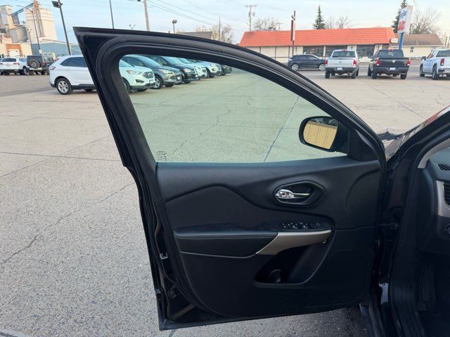 2018 Jeep Cherokee Latitude ONLY 70,000 Miles | Dickinson, ND | Heiser Motors