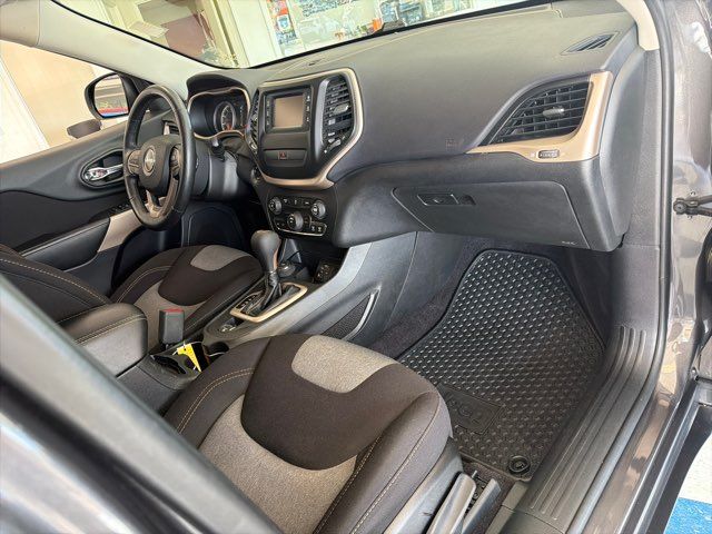 2018 Jeep Cherokee Latitude | Rome, GA | Knight's Car Store 2018 Jeep Cherokee Latitude | Rome, GA | Knight's Car Store