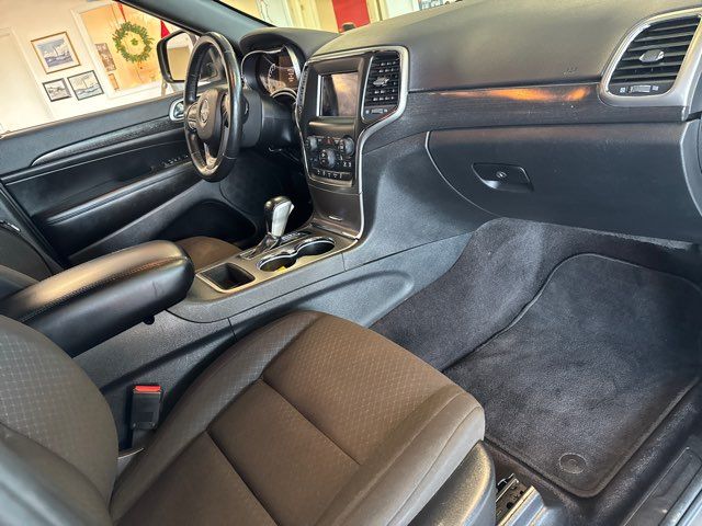 2018 Jeep Grand Cherokee Laredo E | Rome, GA | Knight's Car Store 2018 Jeep Grand Cherokee Laredo E | Rome, GA | Knight's Car Store