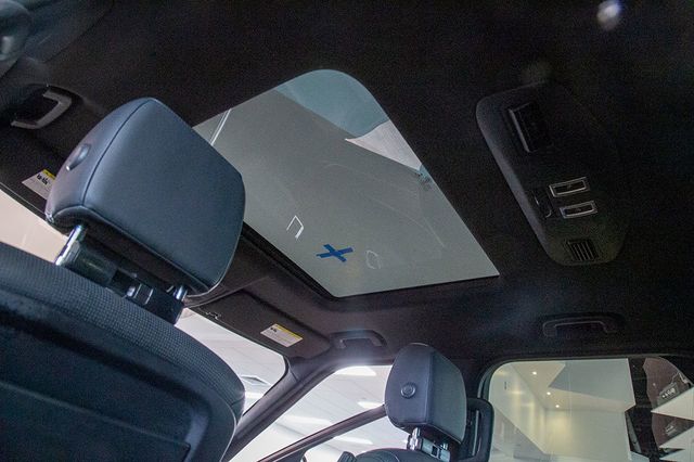 2018 Land Rover Discovery Full Size Diesel 3rd row HSE
