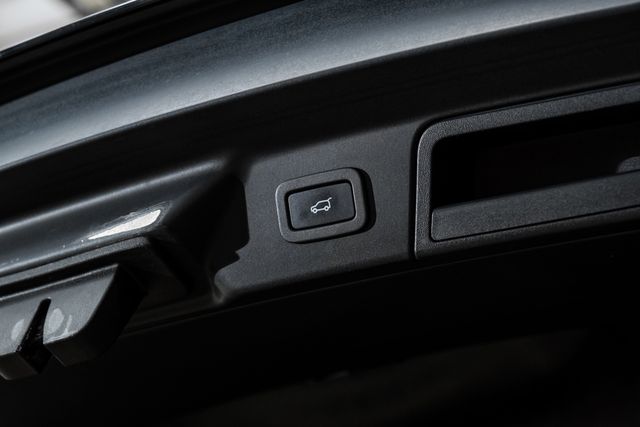 2018 Land Rover Range Rover Velar D180 R-Dynamic SE ACseats NewTires Serviced | Dallas, TX | Stevens Motor Company LLC 2018 Land Rover Range Rover Velar D180 R-Dynamic SE ACseats NewTires Serviced | Dallas, TX | Stevens Motor Company LLC