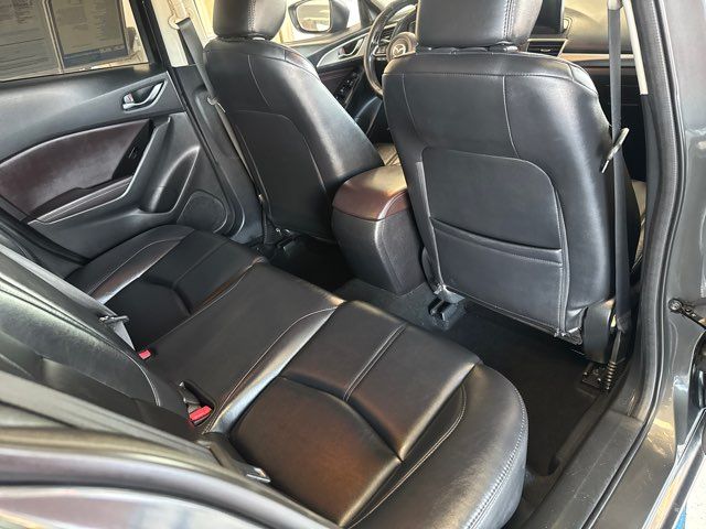 2018 Mazda Mazda3 Touring | Rome, GA | Knight's Car Store 2018 Mazda Mazda3 Touring | Rome, GA | Knight's Car Store