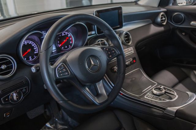 2018 Mercedes-Benz GLC 300 Smartphone integration/Blind spot