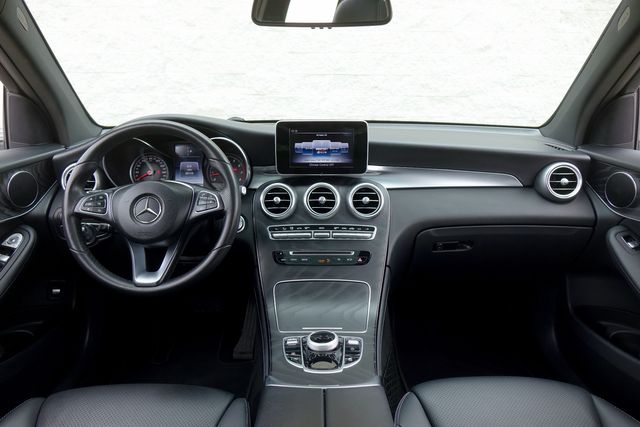 2018 Mercedes-Benz GLC GLC 300 * Pano Roof * HTD Seats * PREMIUM * LED's
